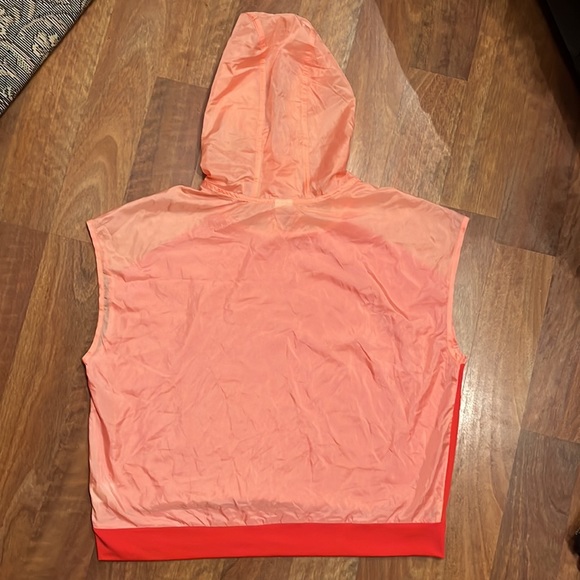 EUC Avia sleeveless Windbreaker - Picture 9 of 13